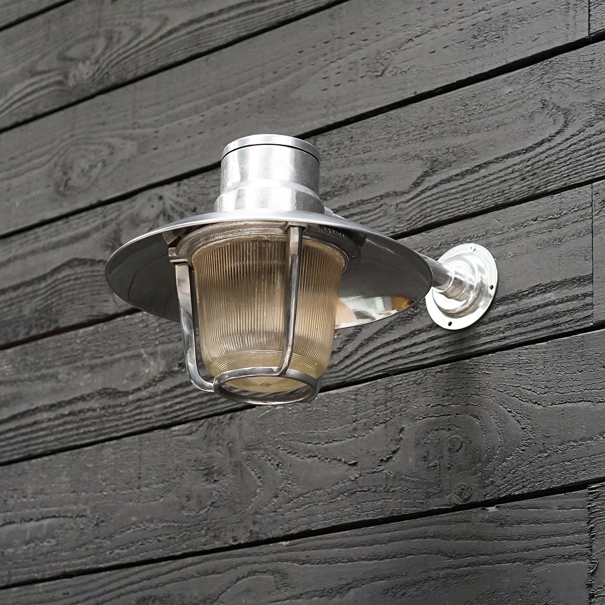 GDR Ships Passage Light With Arm - Aluminium Shade · Trinity Marine